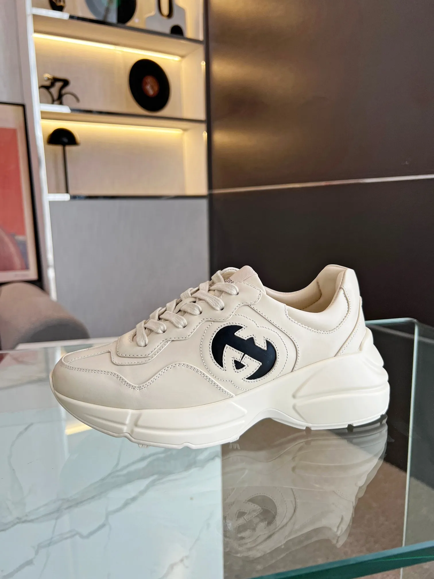 P800 2023 top version, buy the original version and disassemble it, new color matching, 🔵"gucci" new dad shoes, 🔜purchasing level, 🔵couples👫 style 🔜Versatile in all seasons🔜 Upper: imported cowhide🐮 Lining: original A-grade mixed sheepskin, sole: the latest original developed TPU vacuum, with edges Midsole: with logo Lasting technology, size: women's size 35-40, men's size 40-44, with chip, 💯with counter genuine packaging